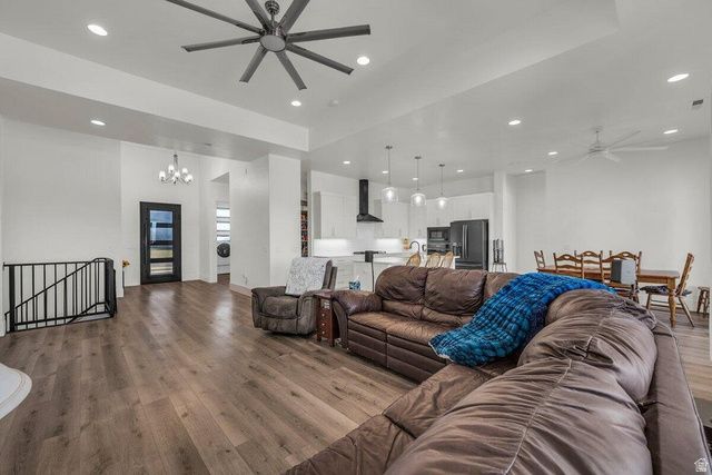 927 N GRAND HEIGHTS DR, St. George, UT 84770