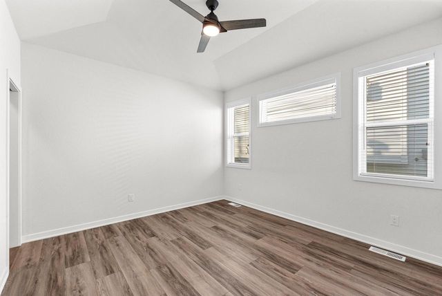 10915 W Wisconsin AVENUE, Wauwatosa, WI 53226
