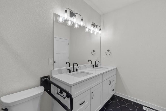 10915 W Wisconsin AVENUE, Wauwatosa, WI 53226