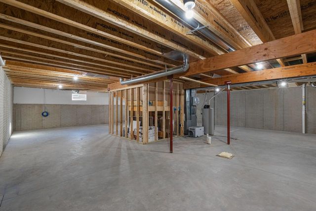 10915 W Wisconsin AVENUE, Wauwatosa, WI 53226
