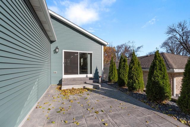 10915 W Wisconsin AVENUE, Wauwatosa, WI 53226