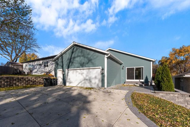 10915 W Wisconsin AVENUE, Wauwatosa, WI 53226