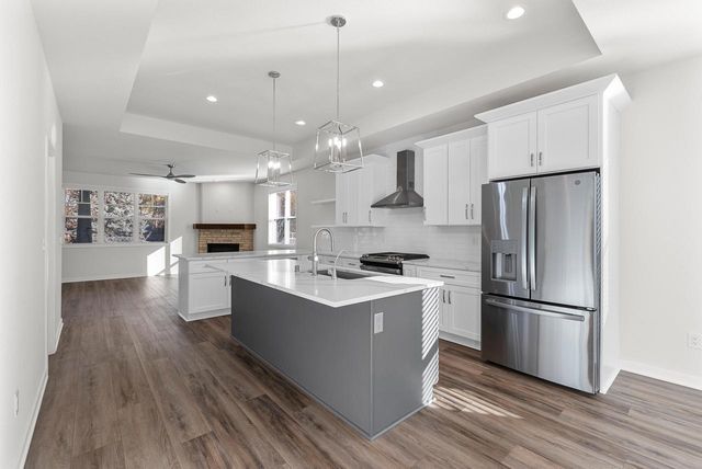 10915 W Wisconsin AVENUE, Wauwatosa, WI 53226