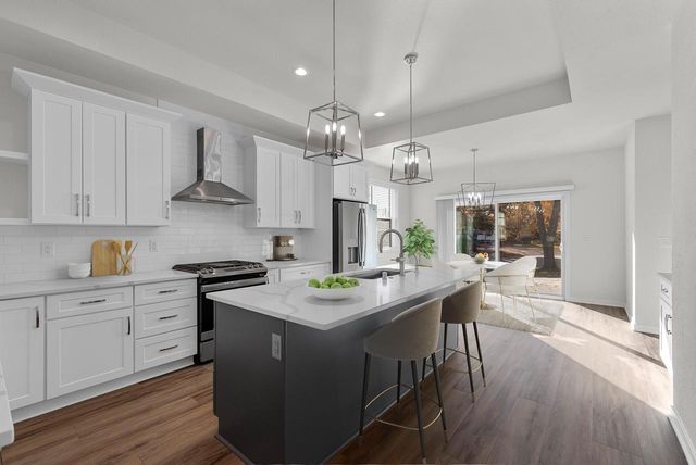 10915 W Wisconsin AVENUE, Wauwatosa, WI 53226