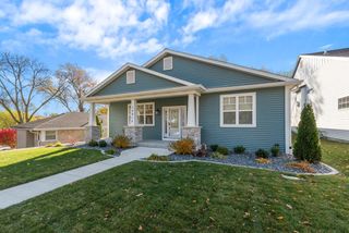 10915 W Wisconsin AVENUE, Wauwatosa, WI 53226
