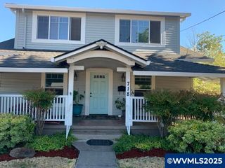 718 Pine St, Silverton, OR 97381
