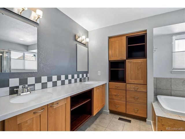 7 Vinca, Littleton, CO 80127