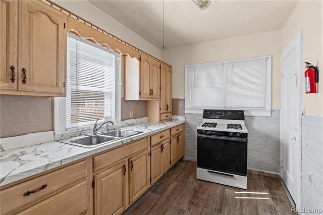 911 E 7th Street, Flint, MI 48503