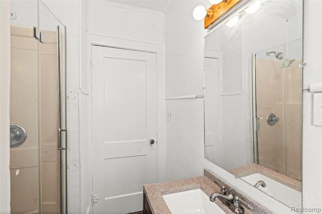 911 E 7th Street, Flint, MI 48503