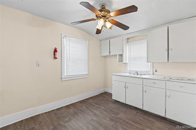 911 E 7th Street, Flint, MI 48503