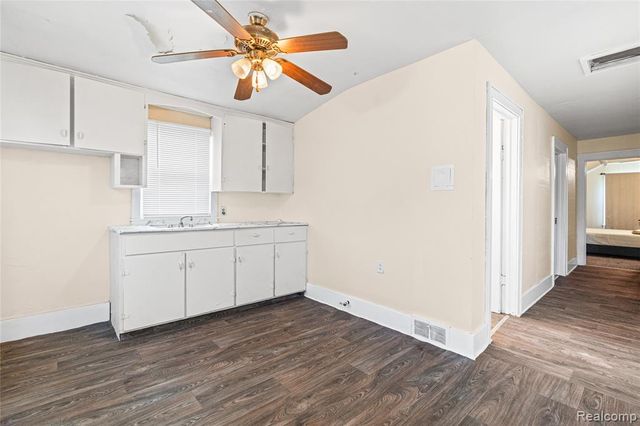 911 E 7th Street, Flint, MI 48503