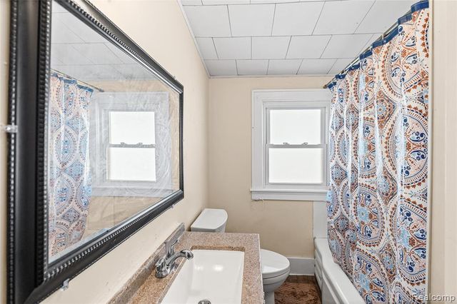 911 E 7th Street, Flint, MI 48503