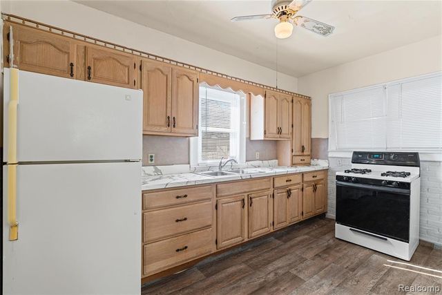 911 E 7th Street, Flint, MI 48503