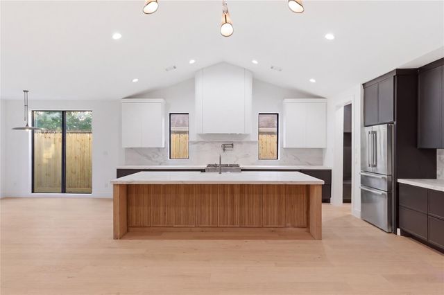 2023 Viking Dr Drive, Houston, TX 77018