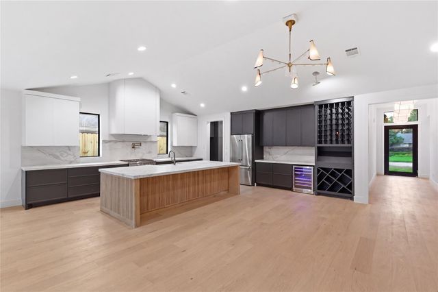 2023 Viking Dr Drive, Houston, TX 77018