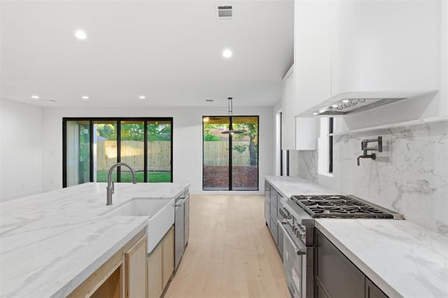 2023 Viking Dr Drive, Houston, TX 77018
