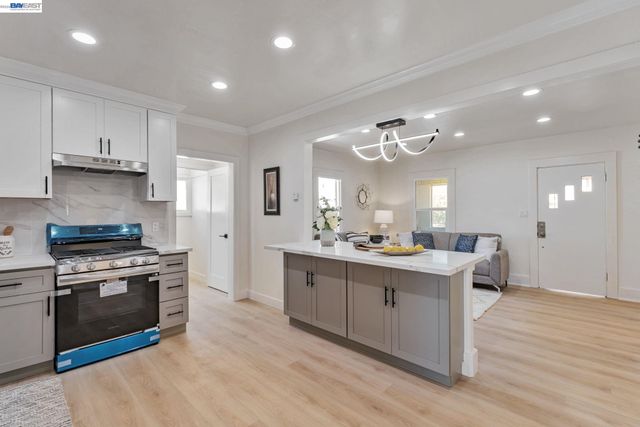 2720 Short St, Oakland, CA 94619