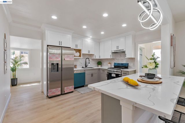 2720 Short St, Oakland, CA 94619