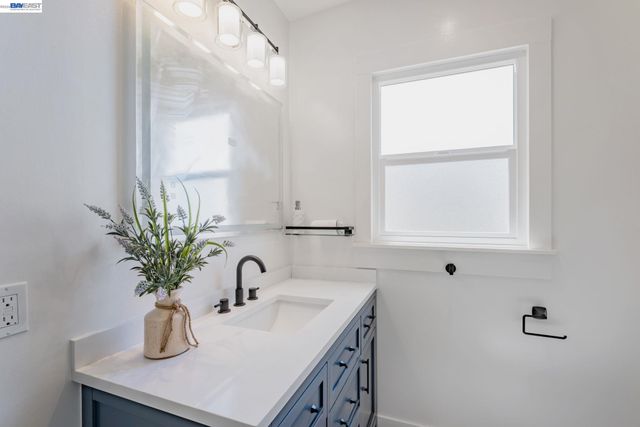 2720 Short St, Oakland, CA 94619