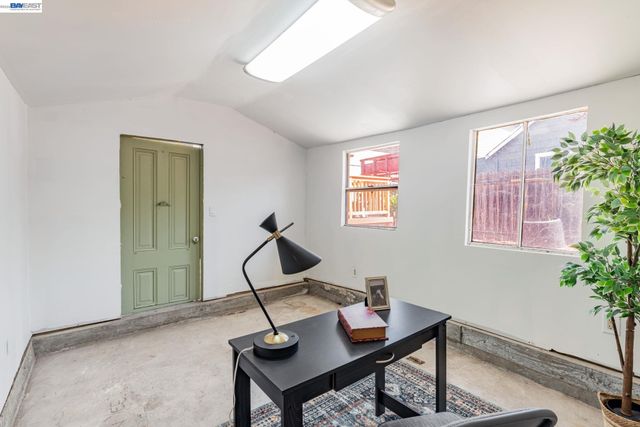 2720 Short St, Oakland, CA 94619