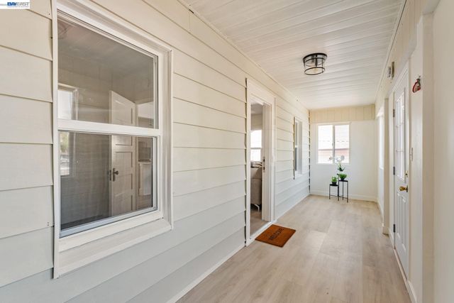 2720 Short St, Oakland, CA 94619