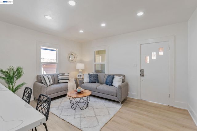 2720 Short St, Oakland, CA 94619