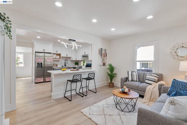 2720 Short St, Oakland, CA 94619