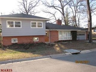 2121 East Drive, Frontenac, MO 63131