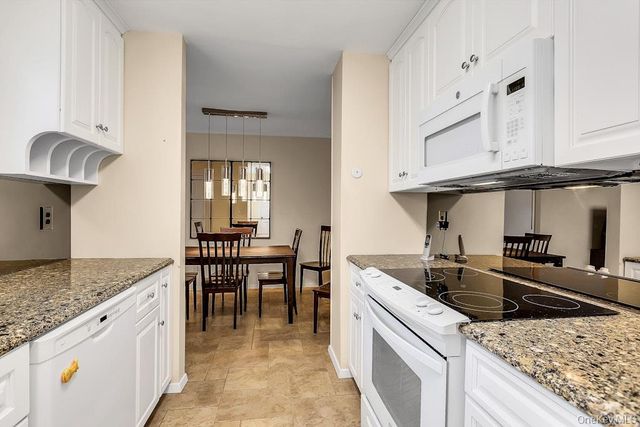 224 Springmeadow Drive F, Holbrook, NY 11741