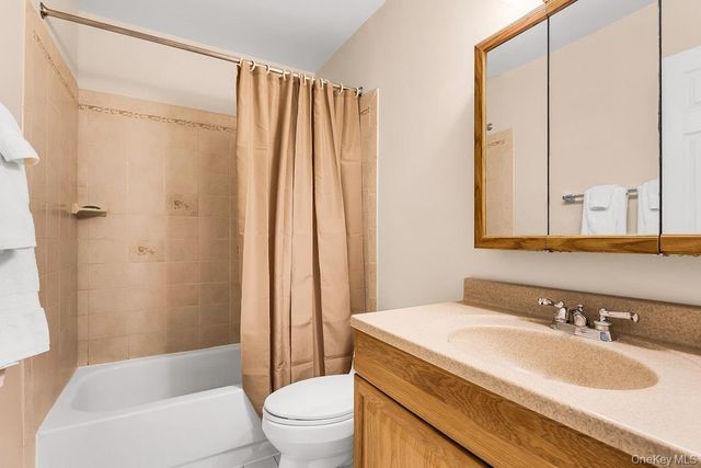 224 Springmeadow Drive F, Holbrook, NY 11741