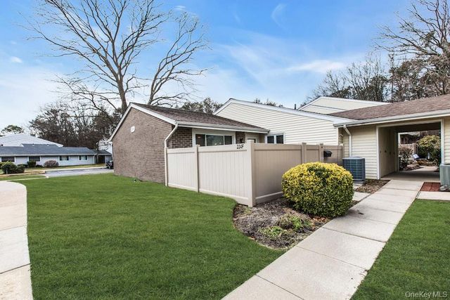 224 Springmeadow Drive F, Holbrook, NY 11741