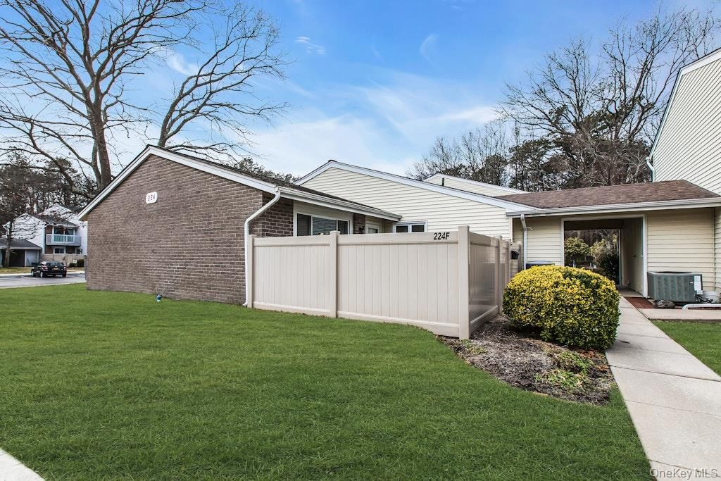 224 Springmeadow Drive F, Holbrook, NY 11741