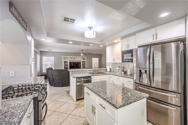 873 Eureka Falls Court, Henderson, NV 89052