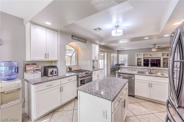 873 Eureka Falls Court, Henderson, NV 89052