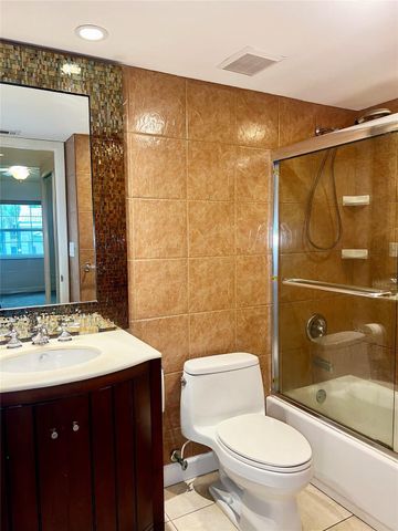 2850 N Oakland Forest Drive 215, Oakland Park, FL 33309