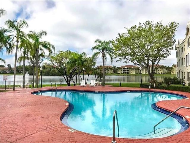 2850 N Oakland Forest Drive 215, Oakland Park, FL 33309