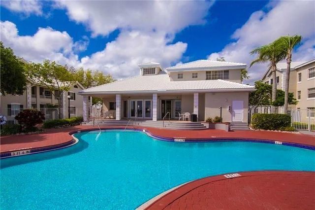 2850 N Oakland Forest Drive 215, Oakland Park, FL 33309