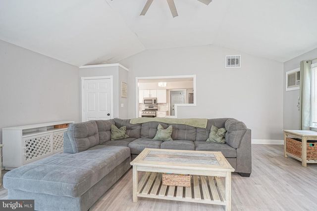 142 ST MORITZ DR, Sicklerville, NJ 08081