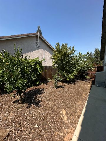 2249 E Rush Avenue, Fresno, CA 93730
