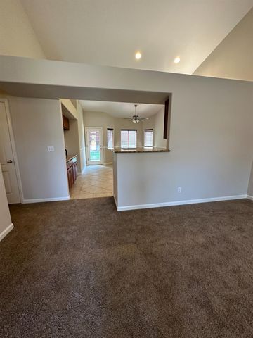 2249 E Rush Avenue, Fresno, CA 93730