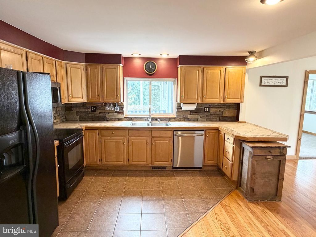 Image 10 of property listing at 19305 UPPER CONSOL RD NW, Frostburg, MD 21532