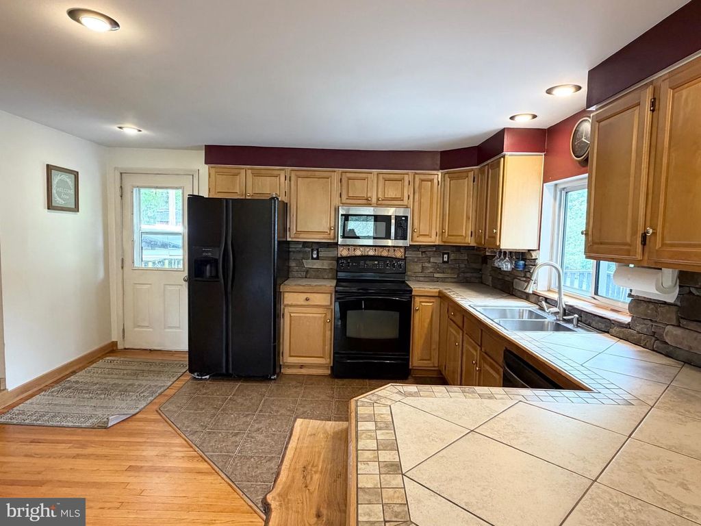 Image 12 of property listing at 19305 UPPER CONSOL RD NW, Frostburg, MD 21532