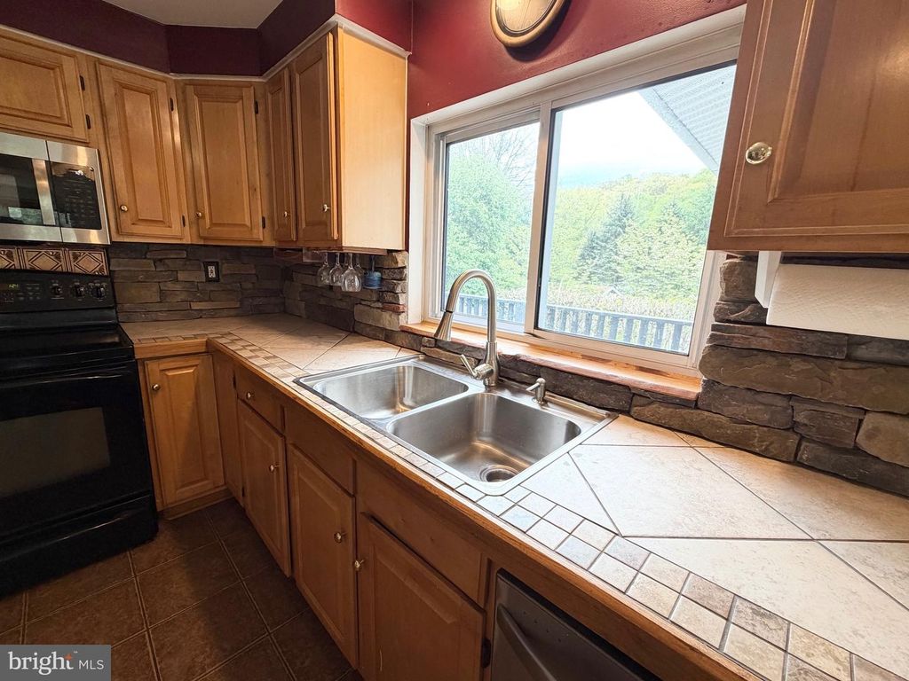 Image 13 of property listing at 19305 UPPER CONSOL RD NW, Frostburg, MD 21532