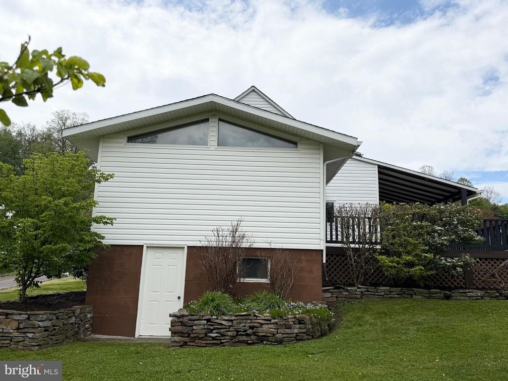 Image 4 of property listing at 19305 UPPER CONSOL RD NW, Frostburg, MD 21532