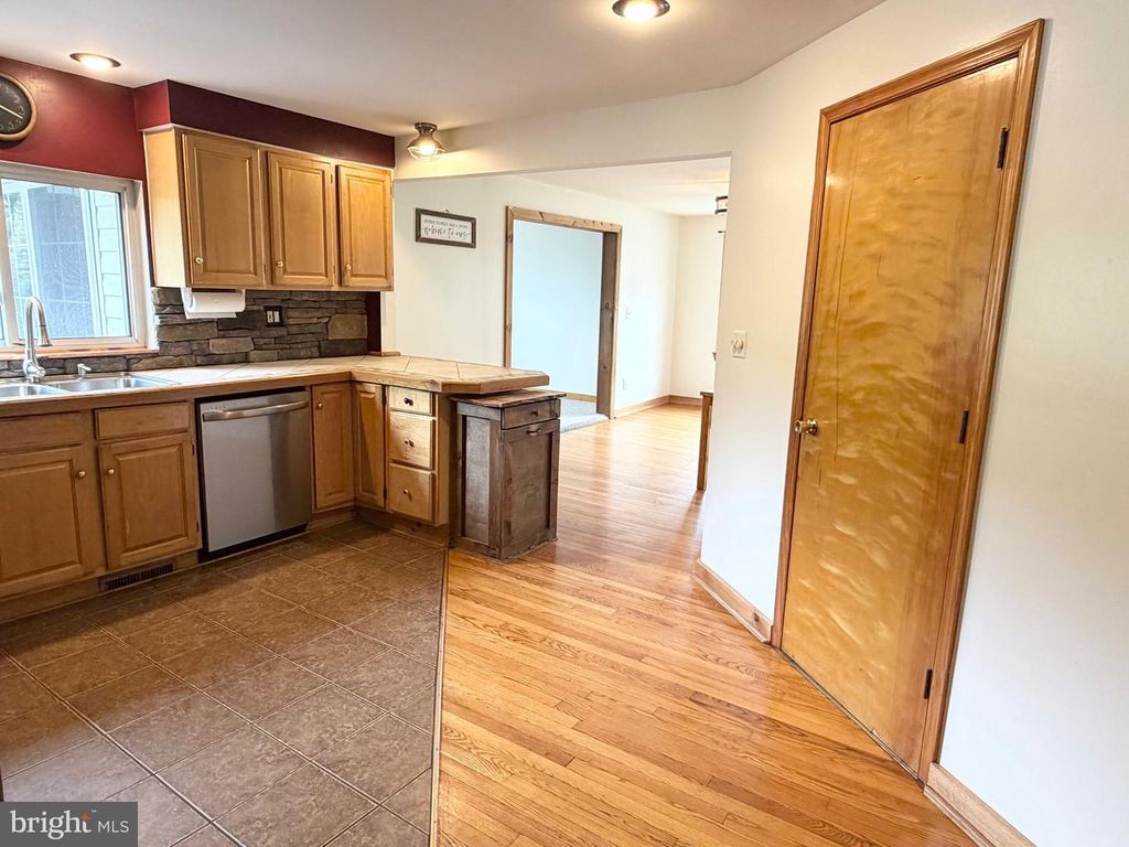 Image 9 of property listing at 19305 UPPER CONSOL RD NW, Frostburg, MD 21532