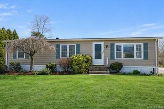 1661 Old Country Road Unit #415 415, Riverhead, NY 11901