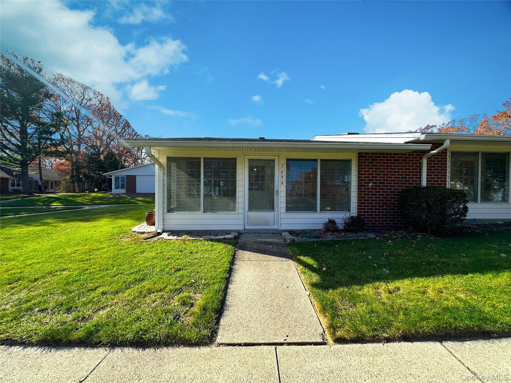 169 Ventry Court A, Ridge, NY 11961