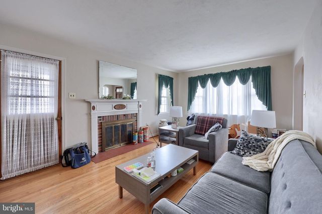 328 W MAPLE ST, Dallastown, PA 17313