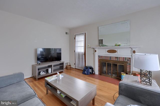 328 W MAPLE ST, Dallastown, PA 17313