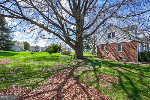 328 W MAPLE ST, Dallastown, PA 17313